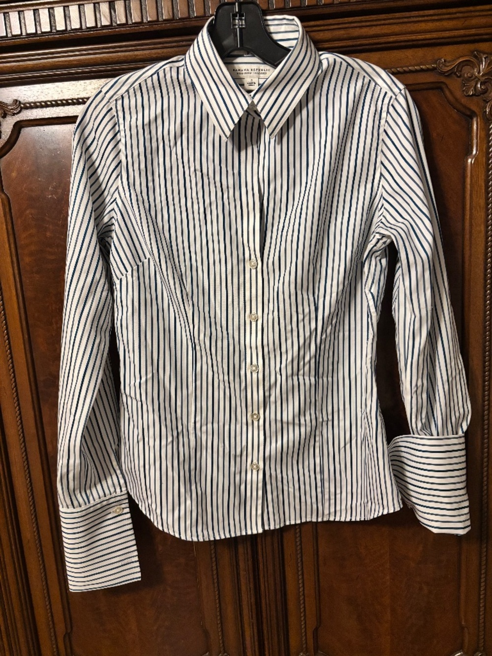 Banana Republic Non-Iron Tailored Button Down Shirt Blue/White Stripes Sz 2